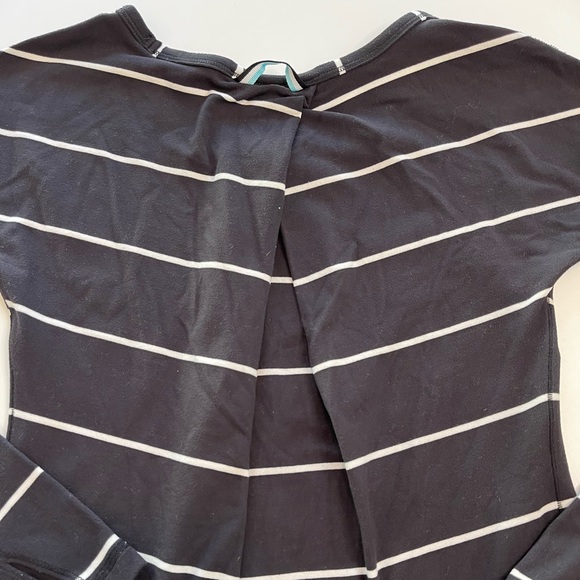 Ivivva by Lululemon Hanover Stripe White Black Mindful Moment Top Girls Size 8 - Picture 10 of 13